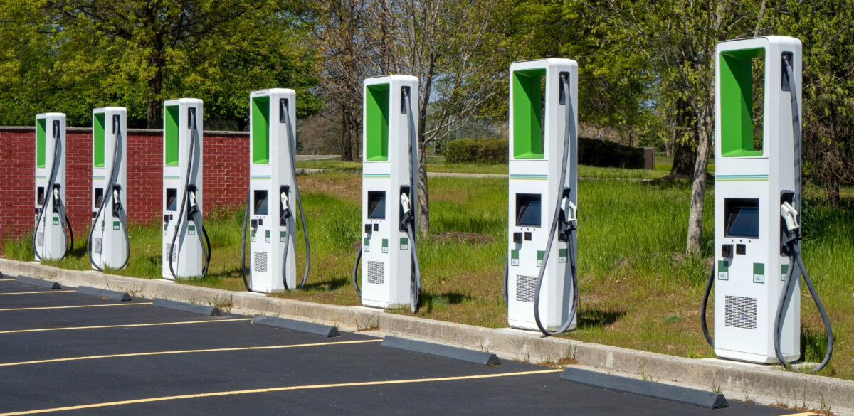 Charging station for electric vehicles 